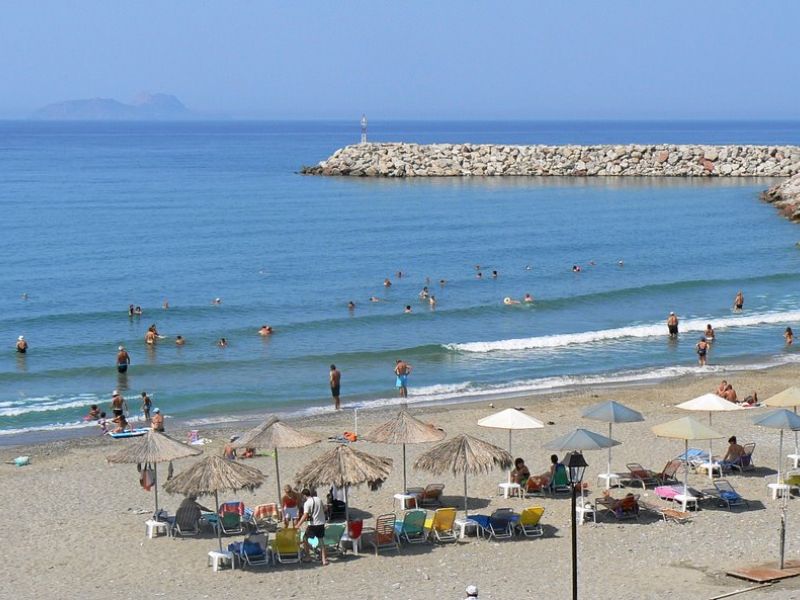 Kokkinos Pyrgos beach